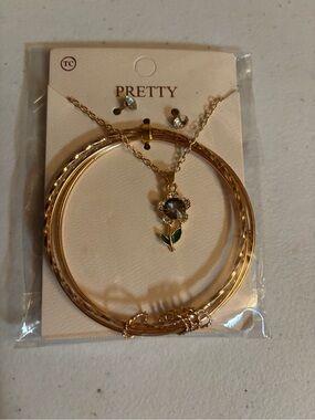 NEW Black Flower Jewelry Set – Necklace, Earrings & Gold-Tone Bangles